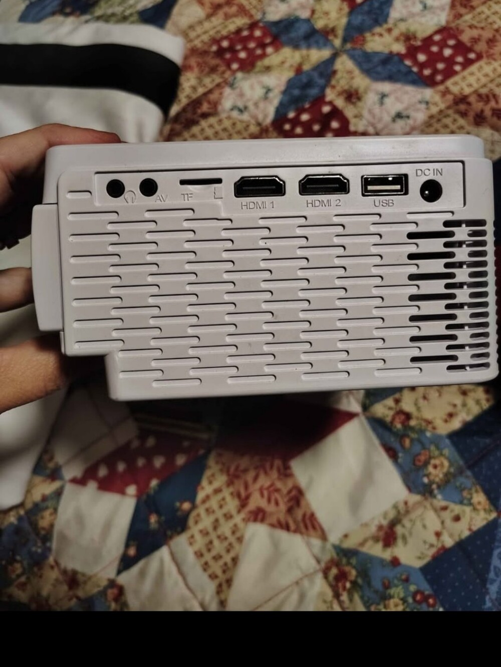 Portable Projector With Screen - Picture 2 of 4